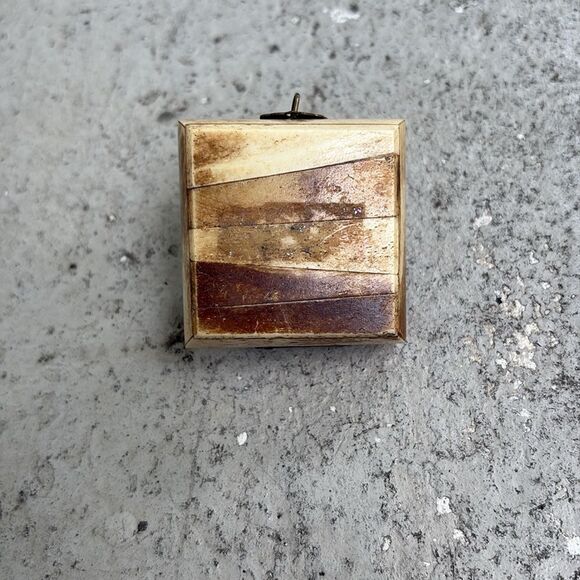 Vintage bone trinket box - Picture 3 of 5